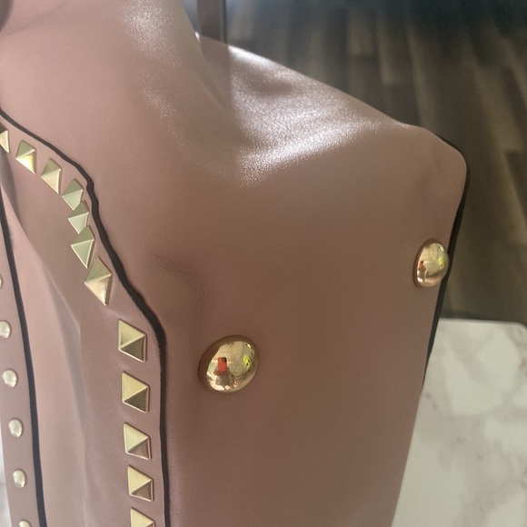 🇮🇹VALENTINO GARAVANI VITELLO ROCKSTUD Bag/Tote in ROSE WATER with COA & insert - Picture 12 of 16